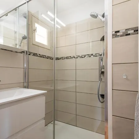 L'agathoise - Proche De La 阿格德